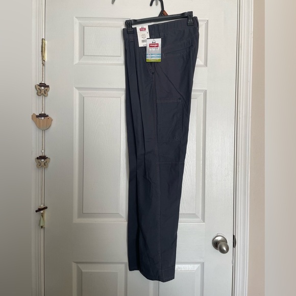 Wrangler Outdoor Men's Dark Gray Utility Pants Straight Fit - Picture 3 of 11